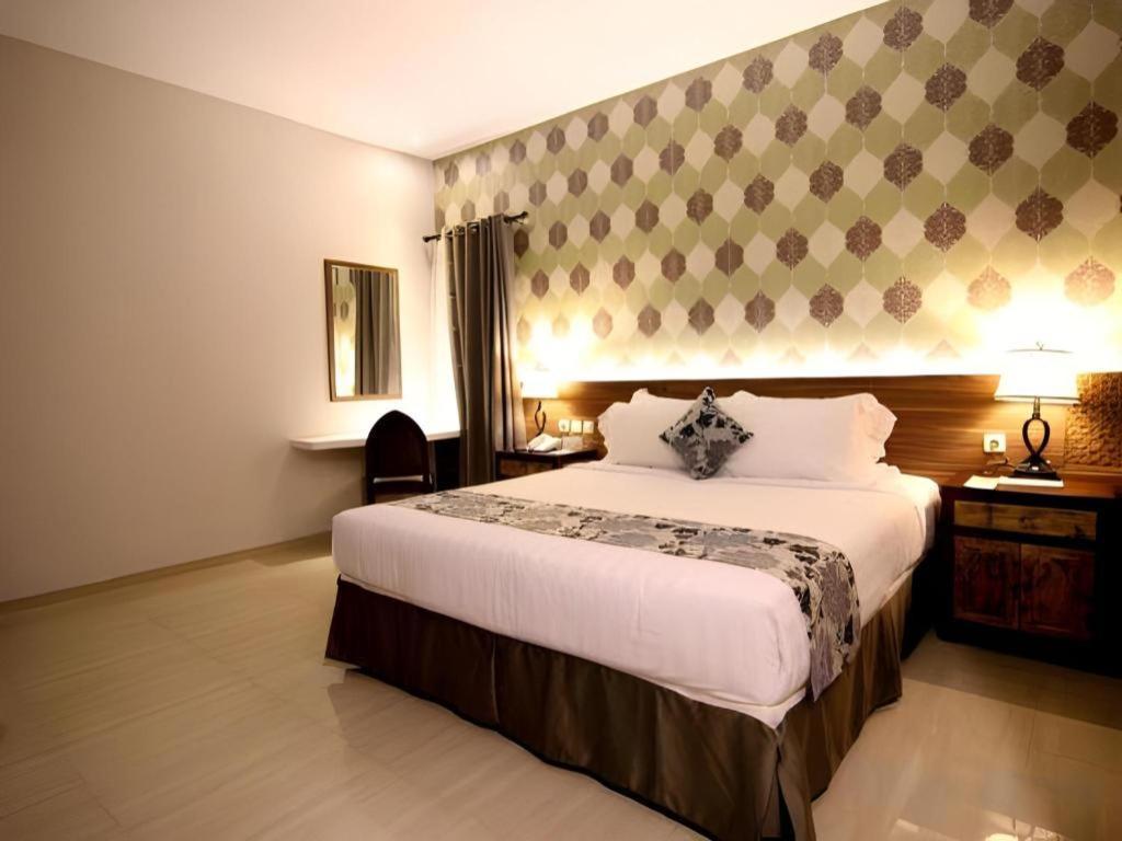 Grand Amira Hotel Solo, Azana Hotels Collection Экстерьер фото