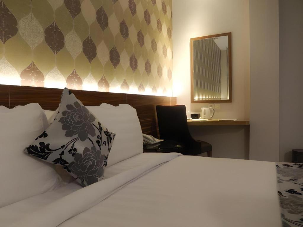Grand Amira Hotel Solo, Azana Hotels Collection Экстерьер фото